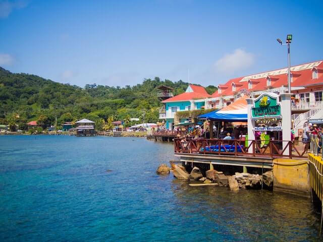 The bay and ocean in Roatan